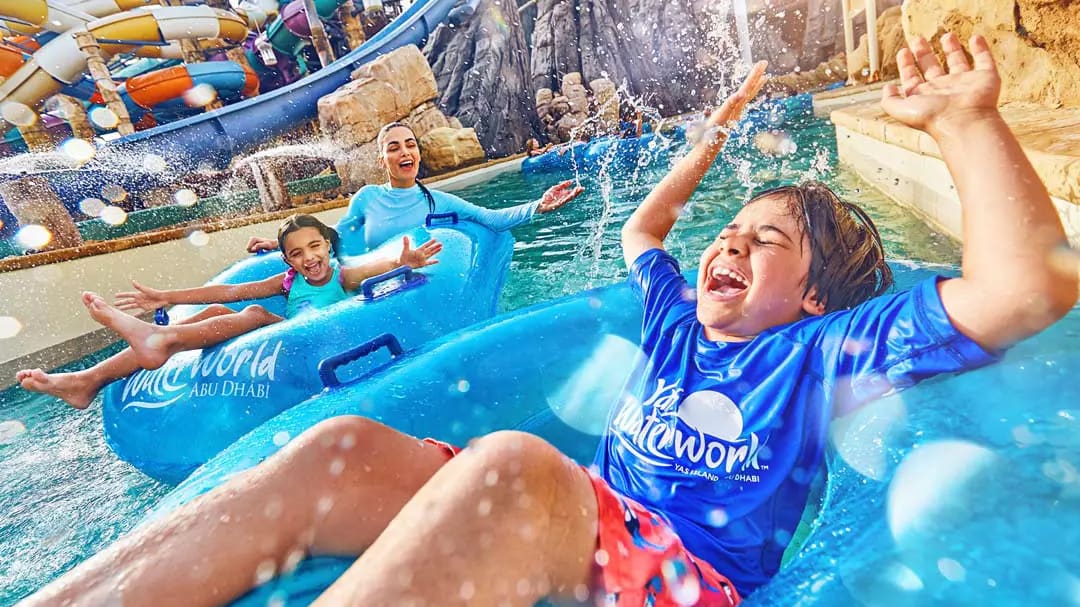 Водні гірки та басейни в аквапарку Yas Waterworld, Абу-Дабі